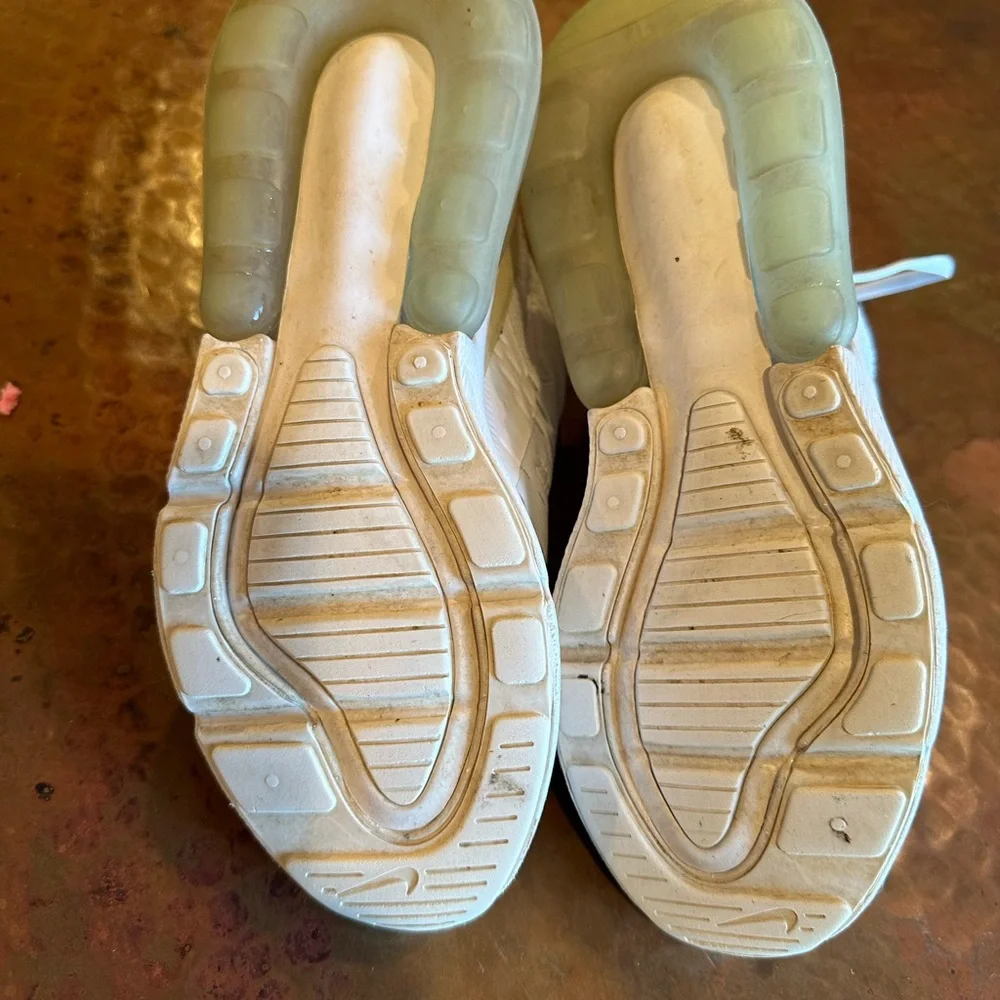 Nike White Air Max Sneakers Modern Sporty Design - Picture 3 of 7